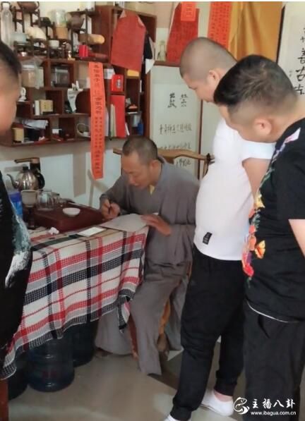 二驴携驴家班再次向江苏南通万善寺捐款20余万，为驴哥点赞！