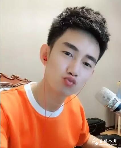 阿哲翻唱嘟嘟姐爆红歌曲嘴巴嘟嘟，中毒至深！