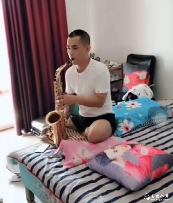吴迪闭关修炼学吹萨克斯！