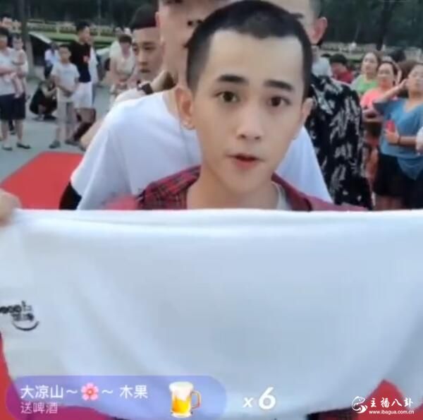 吴迪现身户外开播人气爆棚！