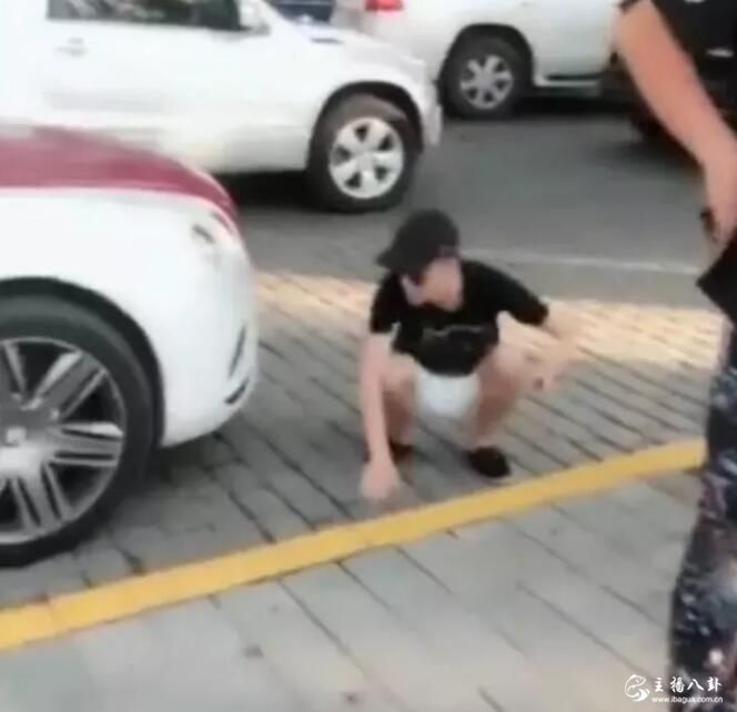 牌牌琦小伊伊夫妇回锦州探亲！路人拍下视频，豪车宾利曝光！