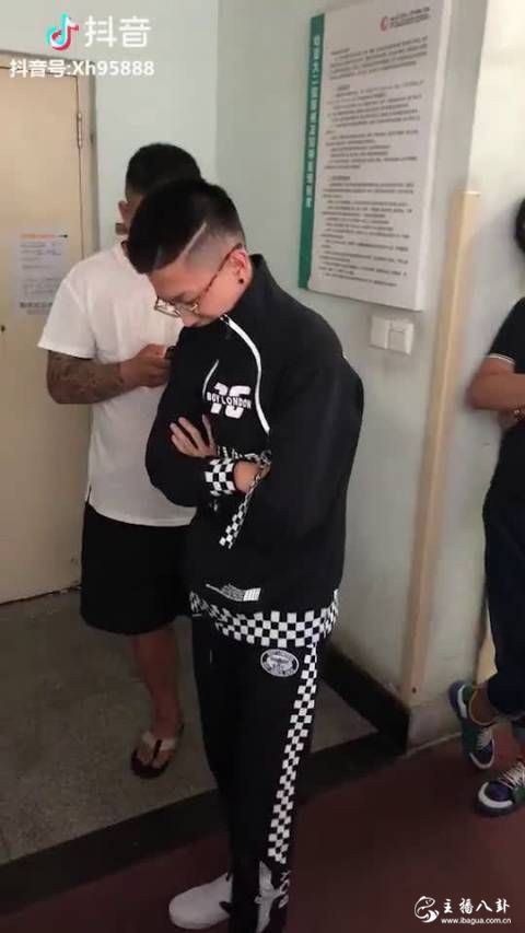 网红赶往医院探望达少