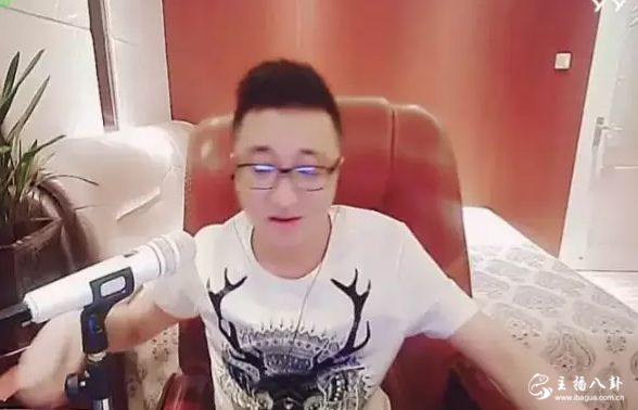 为了看摩登兄弟直播，小姐姐竟然在老街买房子？