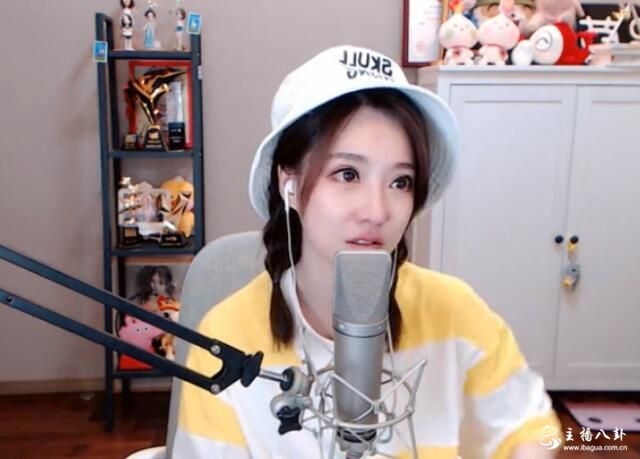 冯提莫直播途中莫名戳中哭点，光速下播：今天状态很差！