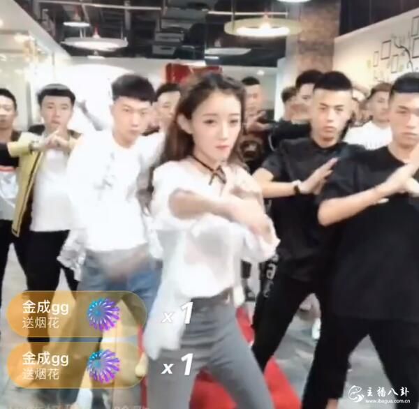 小伊伊重温经典功夫摇！