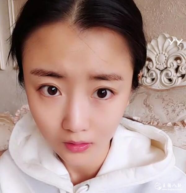 小损样直播房间传来小孩哭声，如此回应？