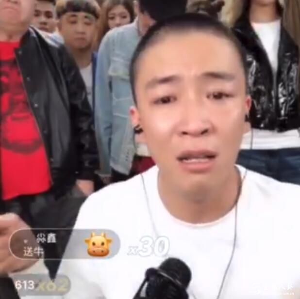 刘一手性情落泪向粉丝致谢!