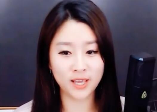 yy人气女主播菲儿翻唱歌曲《最后我们没在一起》