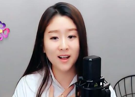 yy人气女主播菲儿翻唱歌曲《陪你一起变老》
