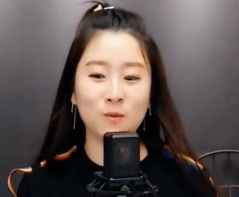 yy人气女主播菲儿翻唱歌曲《大女人》