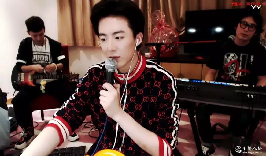 刘宇宁被主办方询问抖音音乐会要不要假唱！
