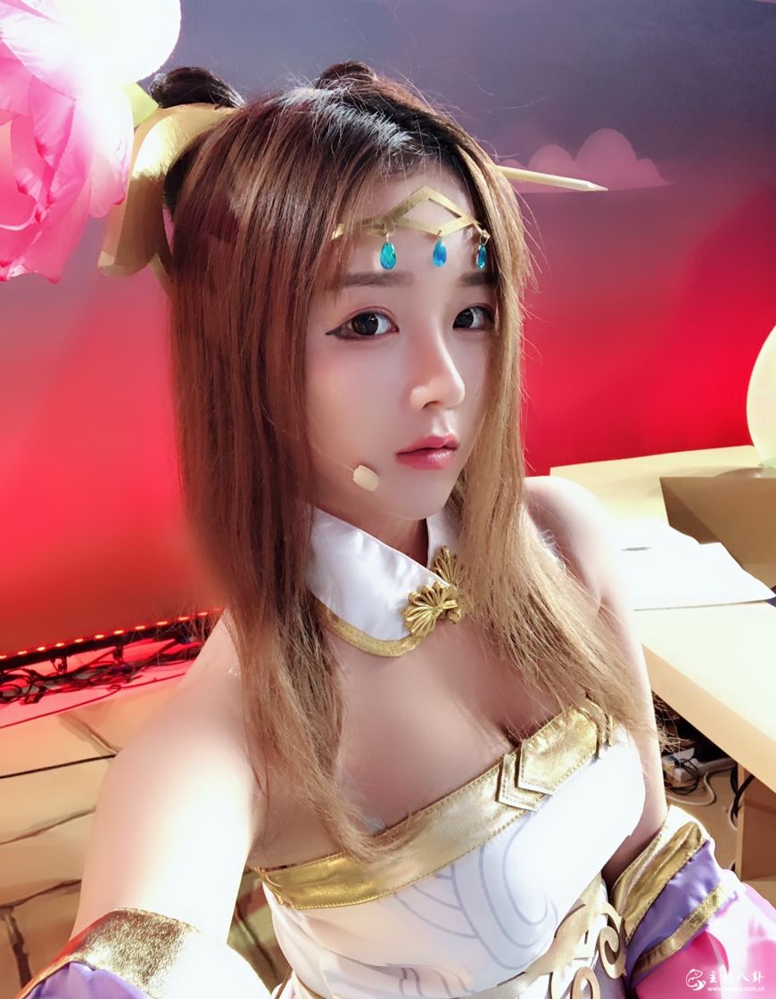 企鹅电竞美女主播艾米酱COS王者荣耀貂蝉照片1