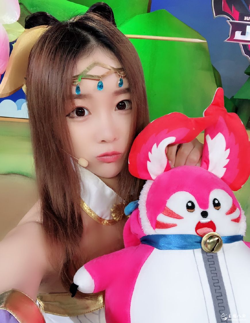 企鹅电竞美女主播艾米酱COS王者荣耀貂蝉照片3