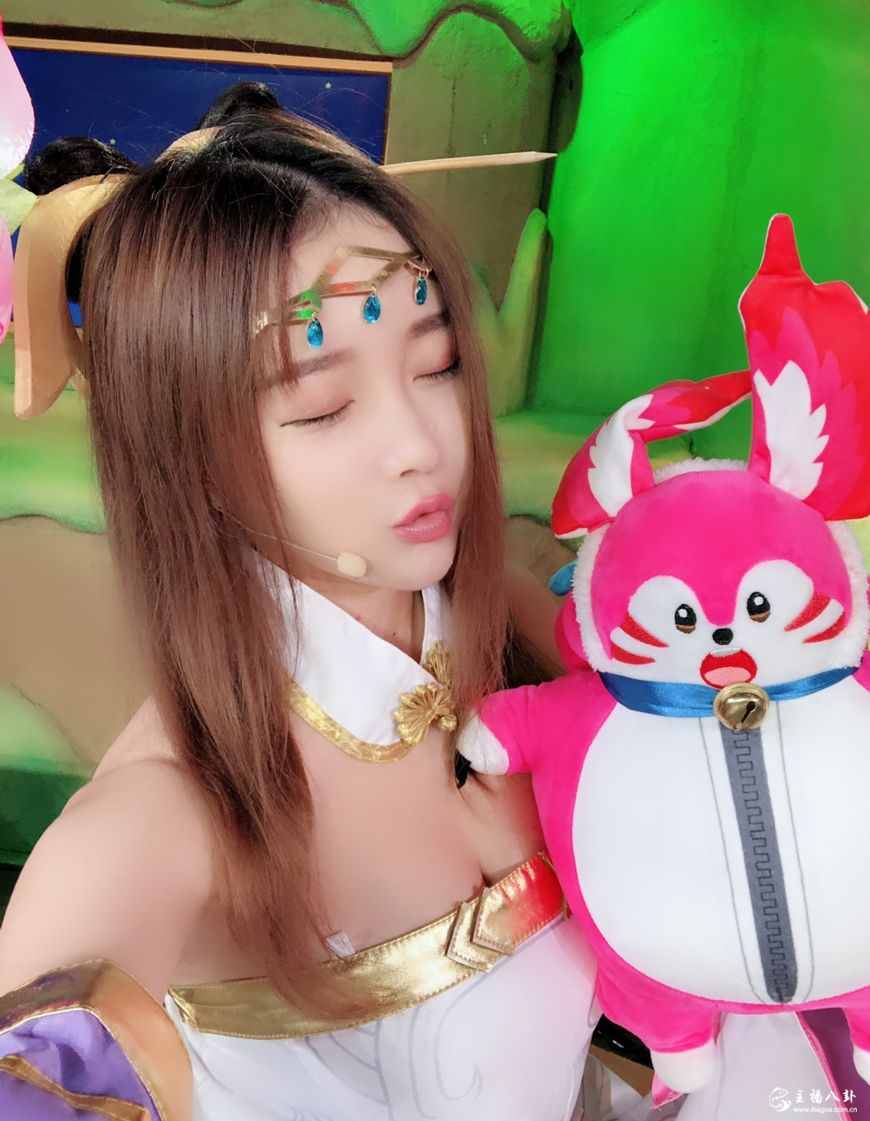 企鹅电竞美女主播艾米酱COS王者荣耀貂蝉照片4