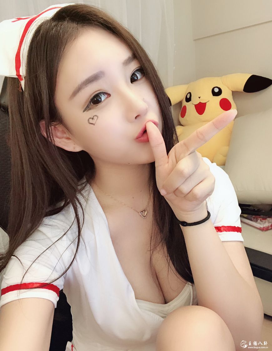 企鹅电竞美女主播艾米酱COS护士照片3