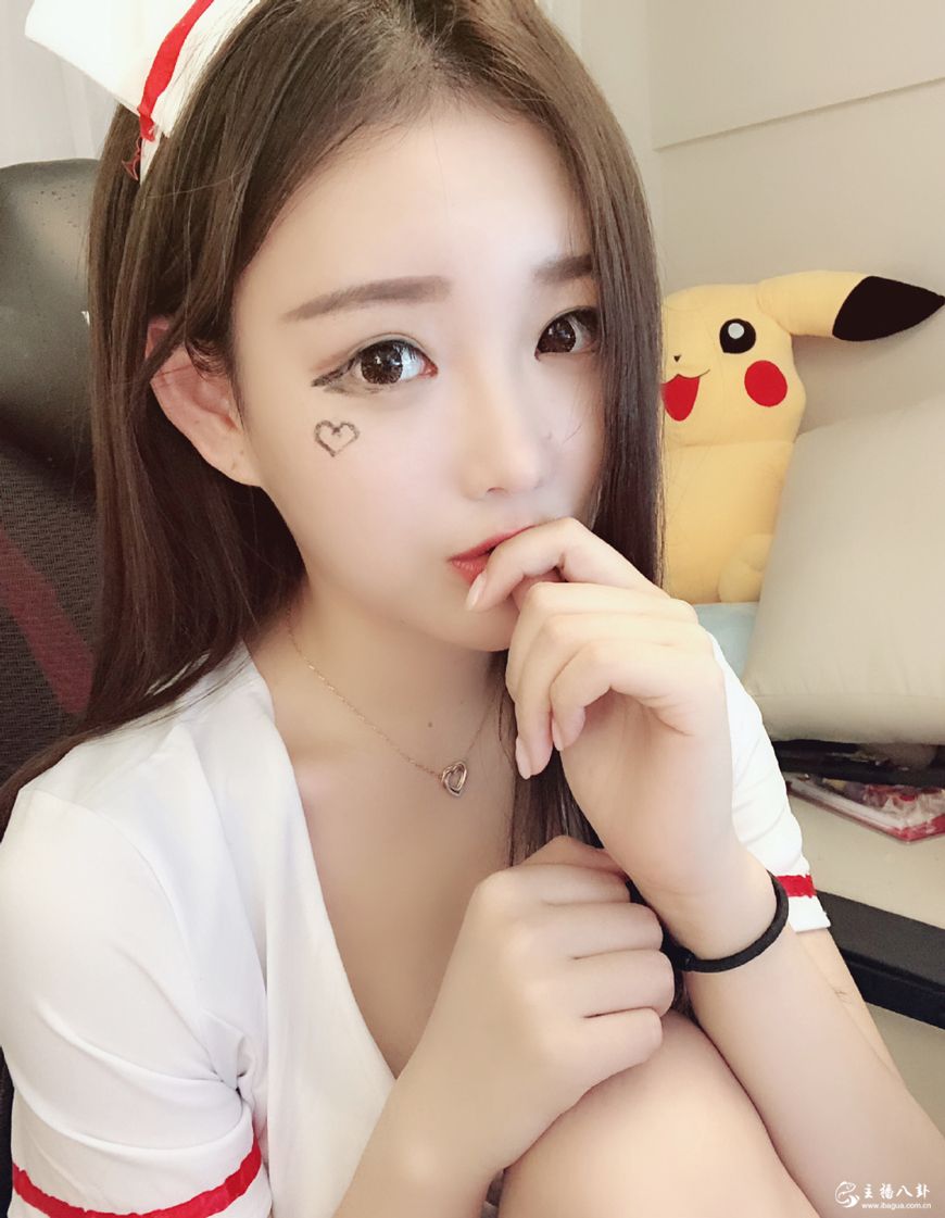 企鹅电竞美女主播艾米酱COS护士照片4