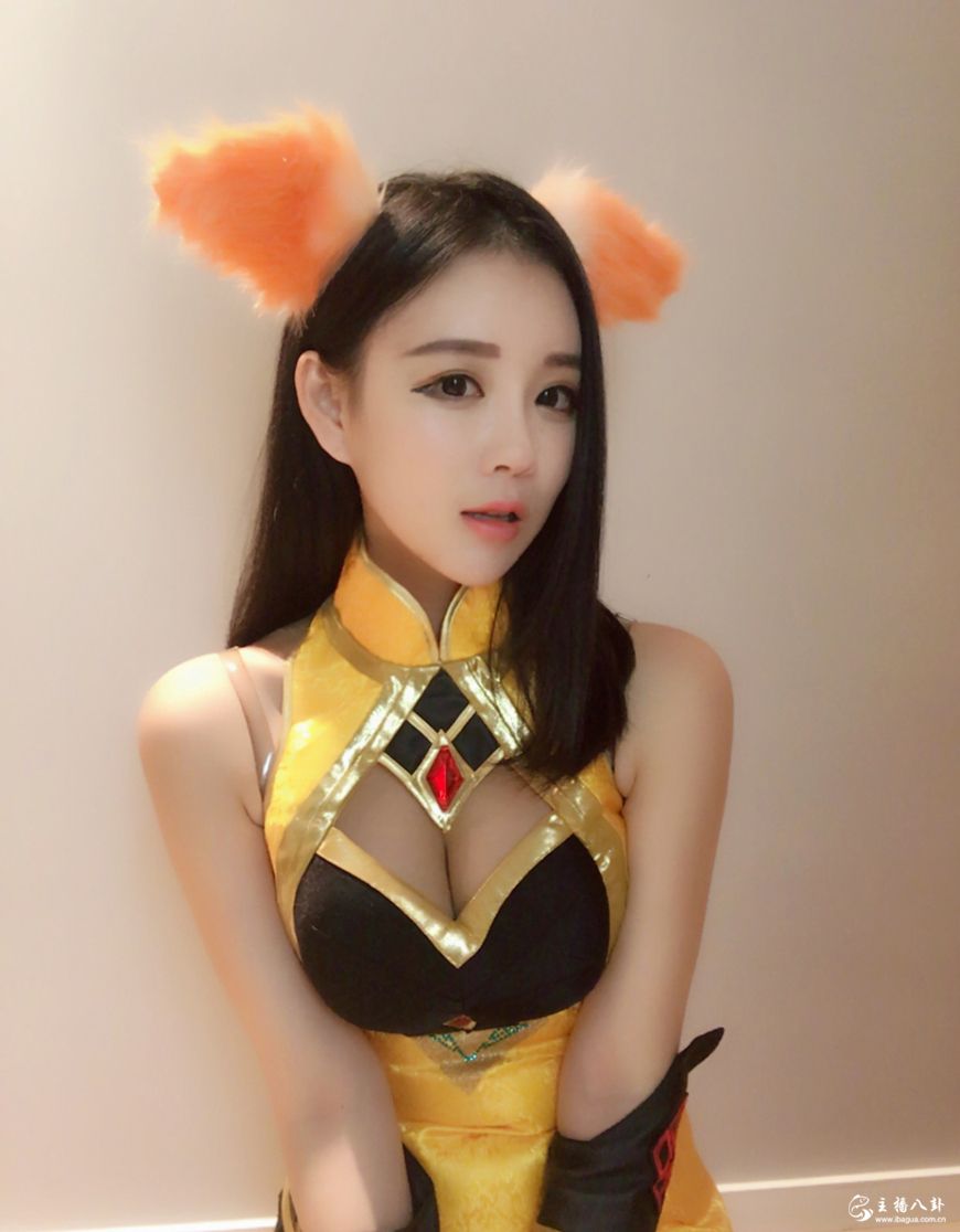 企鹅电竞美女主播艾米酱COS王者荣耀妲己照片2
