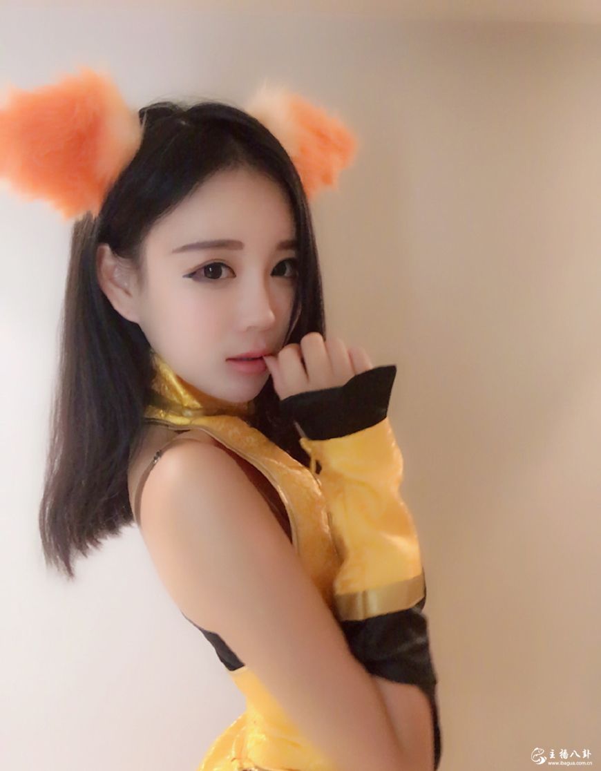 企鹅电竞美女主播艾米酱COS王者荣耀妲己照片3