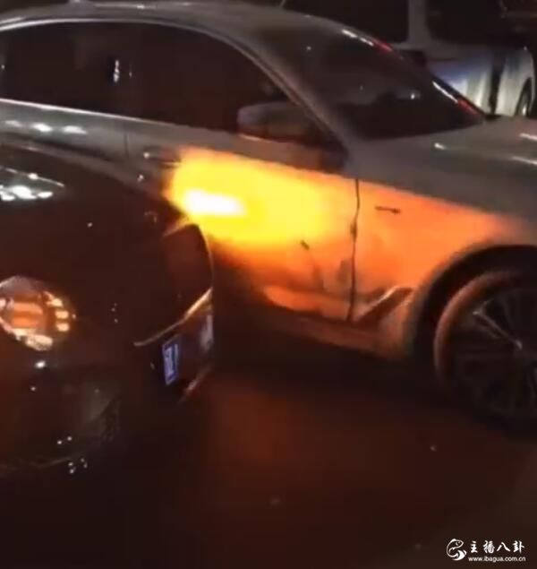吴迪宾利座驾与私家车相撞！