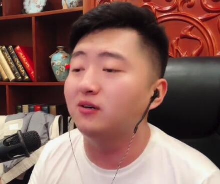 小洲翻唱歌曲《沙漠骆驼》，网友：唱出了母骆驼跑了的感觉！