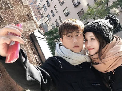 五五开亲妈第一次上镜 颜值不输UU