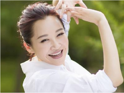 看着许晴现在的样子 你不会想象到她现在已经50岁了！