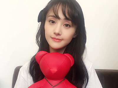 郑爽恋爱后出山 小仙女粉丝期待新剧《青春斗》