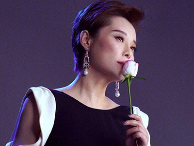袁立回应生子传言 这位低调女明星的感情经历引关注