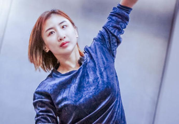 何雯
