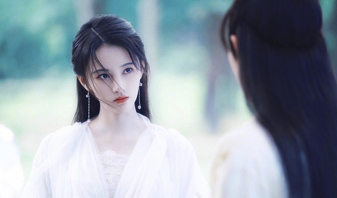 鞠婧祎如天仙一般