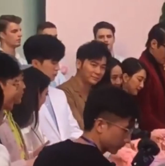 李晨到场剪彩
