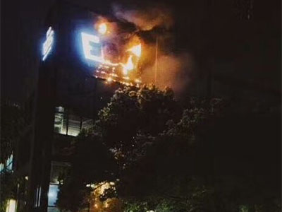 EDG基地再次起火 粉丝们却纷纷玩起当年“纵情燃烧”的梗