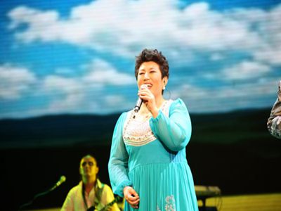 德德玛简历遭曝光，人称“草原上的夜莺”