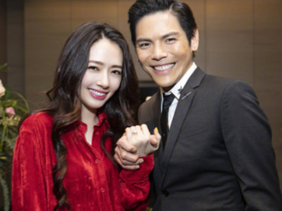 向佐带郭碧婷去见干爹山本耀司 干爹亲自书写结婚贺卡祝福