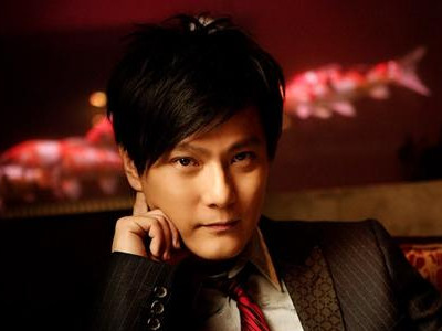 张信哲隐婚多年老婆遭曝光 其身份竟然让大家都跌眼镜