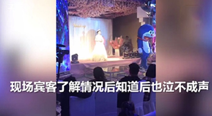 毁容父亲假扮哆啦A梦视频截图