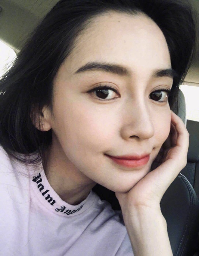 杨颖近照