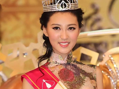 港姐何艳娟与大40岁富商离婚 女方称两人和平分手