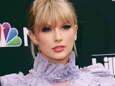 Taylor Swift粉紫系眼妆 粉丝惊呼这是什么神仙颜值