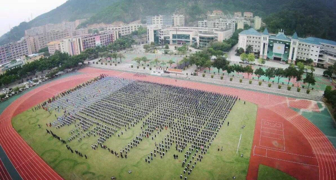 深圳市富源学校高考移民