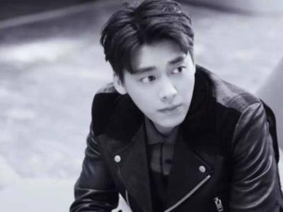关晓彤表白李易峰是怎么回事 鹿晗该怎么办