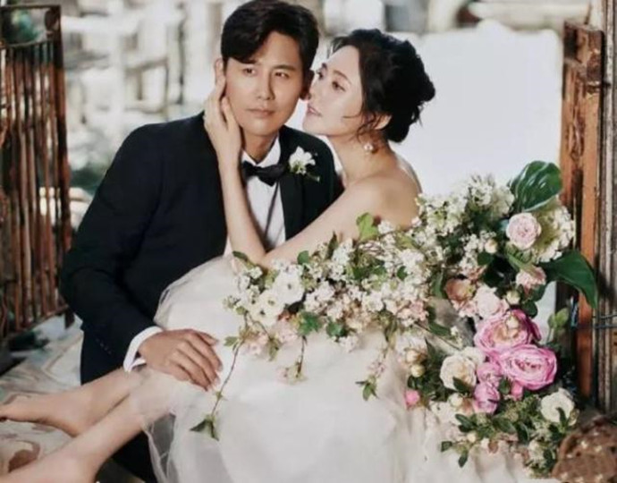 秋瓷炫婚纱照曝光
