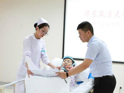 女孩病床论文答辩 上帝给你关上了门必然会给你开扇窗