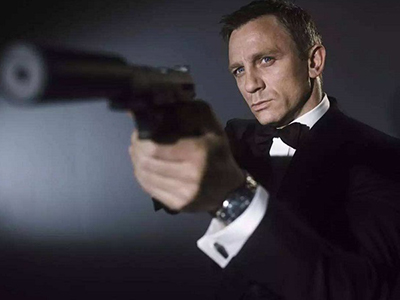 007片场爆炸 电影开拍一波三折导演更换主角摔伤状况不断