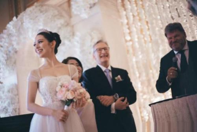 郎朗老婆混血假的吗 