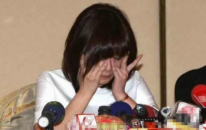 贾静雯