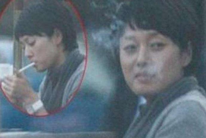 马伊琍抽烟的图片