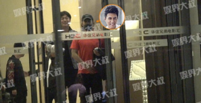 杜淳被拍到和女子一起出行