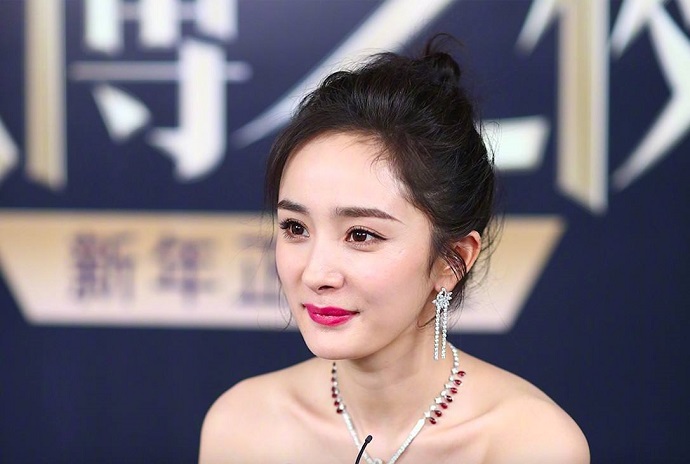 杨幂被指频繁请假外出捞金