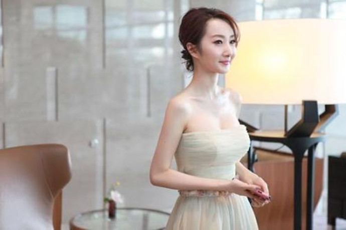 程媛媛婚纱照